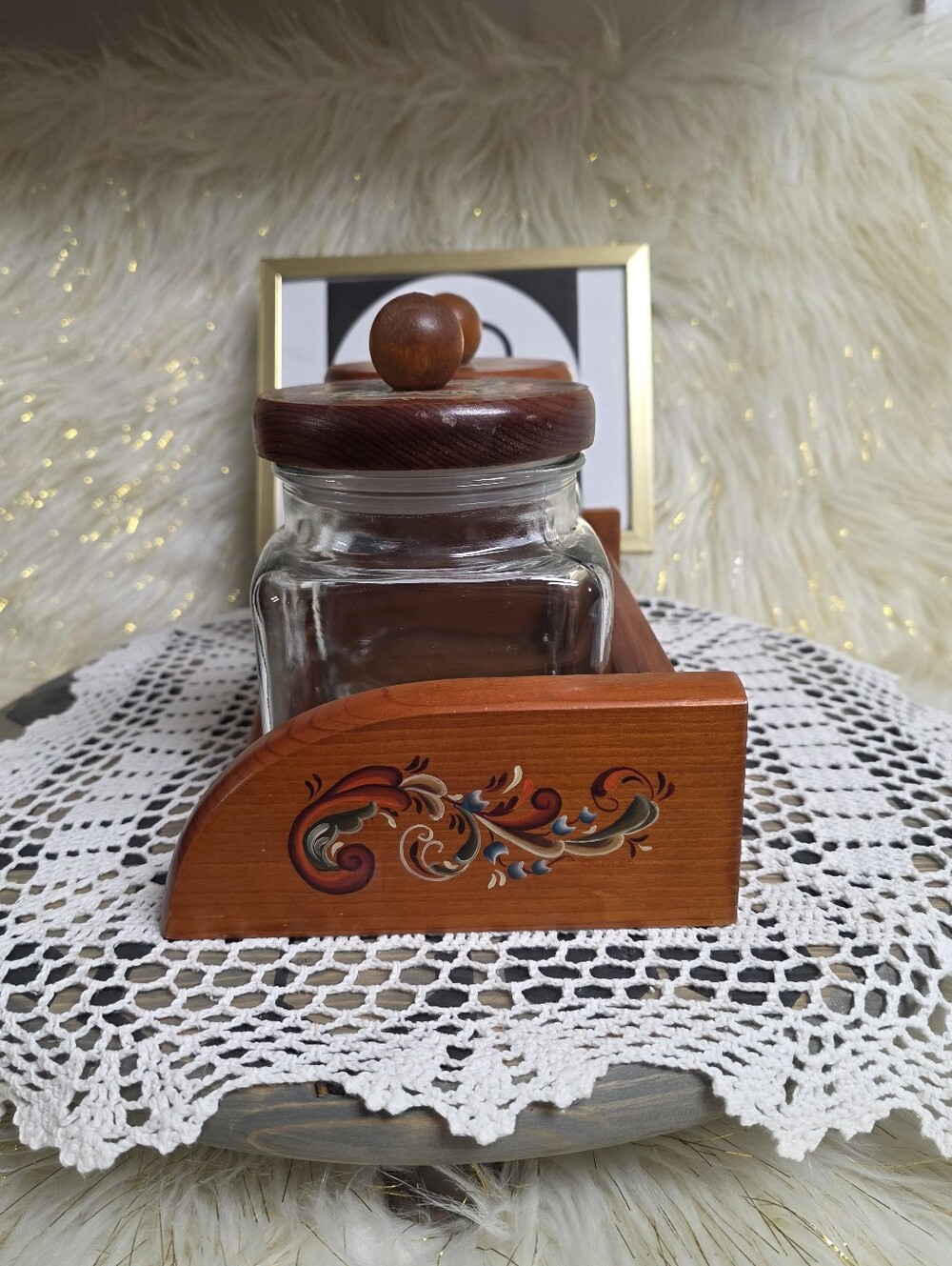 VINTAGE NORWEGIAN ROSEMALING HANDPAINTED GLASS JAR WOOD LID AND STORAGE RACK - Picture 3 of 13
